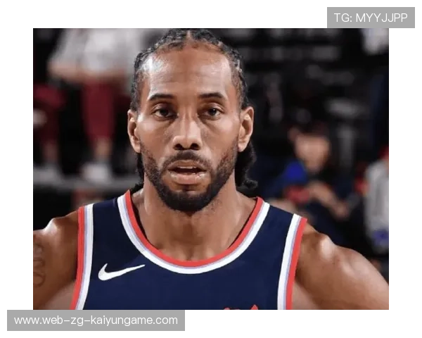 伦纳德中距离出手，洛杉矶快船稳稳回应